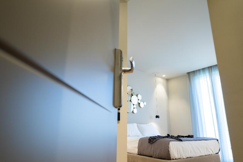 Elite Accommodations & Hydromassage Pool 雷焦卡拉布里亚 外观 照片